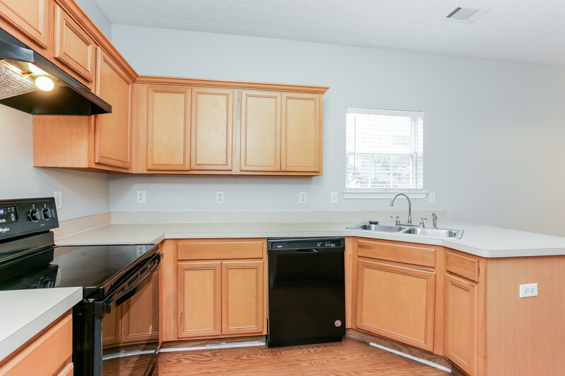 2,550/Mo, 7470 Royale Ct Riverdale, GA 30296 Kitchen View 3