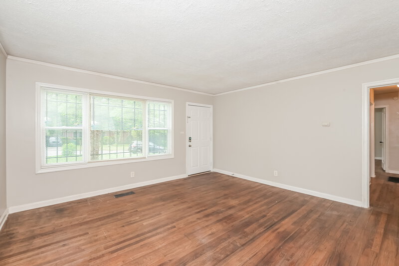 0/Mo, 1993 Willa Way Decatur, GA 30032 Living Room View 2