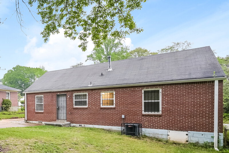 0/Mo, 1993 Willa Way Decatur, GA 30032 Rear View