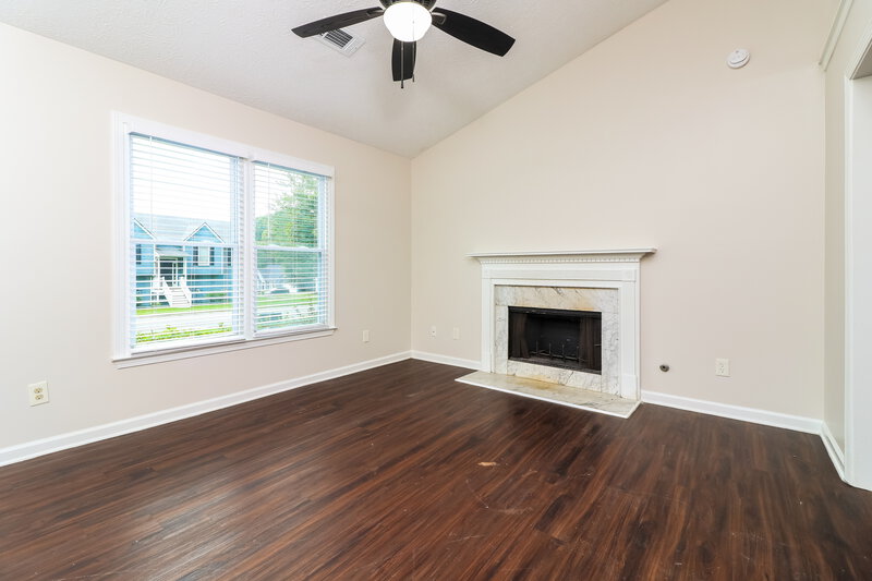 0/Mo, 157 Aztec Way Acworth, GA 30102 Living Room View 4