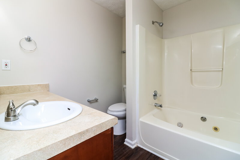 0/Mo, 157 Aztec Way Acworth, GA 30102 Main Bathroom View