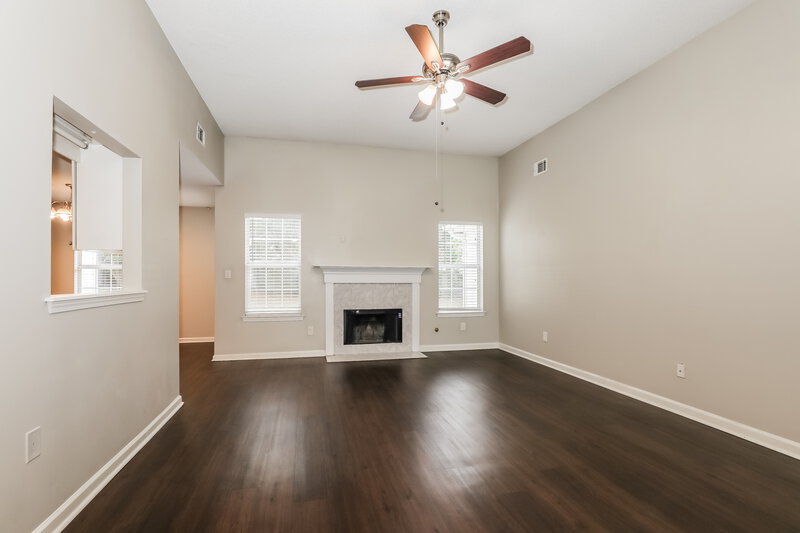 2,600/Mo, 172 Regency Park Dr McDonough, GA 30253 Living Room View