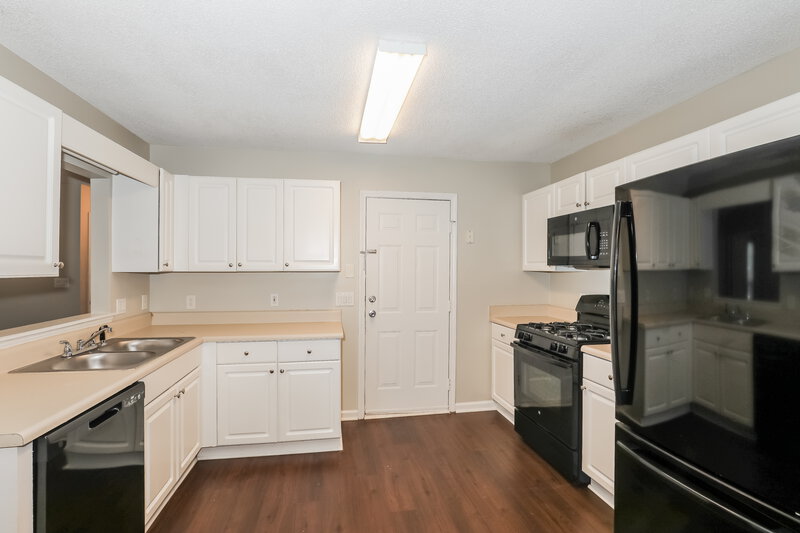 2,600/Mo, 172 Regency Park Dr McDonough, GA 30253 Kitchen View