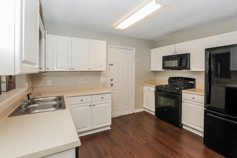 2,600/Mo, 172 Regency Park Dr McDonough, GA 30253 Kitchen View 2