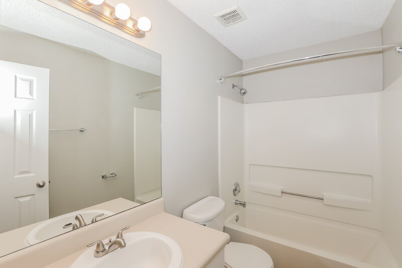 2,600/Mo, 172 Regency Park Dr McDonough, GA 30253 Bathroom View