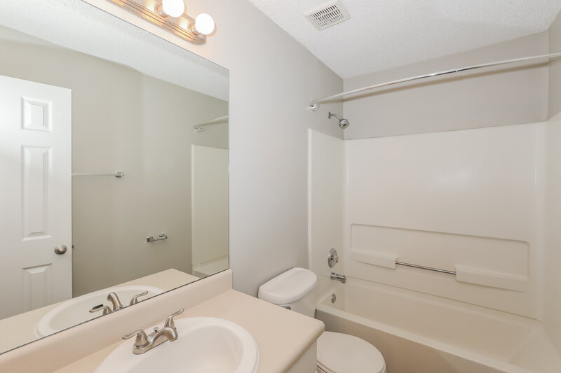 2,600/Mo, 172 Regency Park Dr McDonough, GA 30253 Bathroom View 2