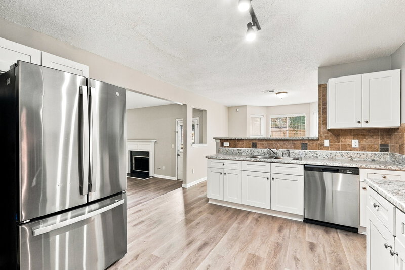 2,310/Mo, 255 Hillside Oak Ln Covington, GA 30016 Kitchen View