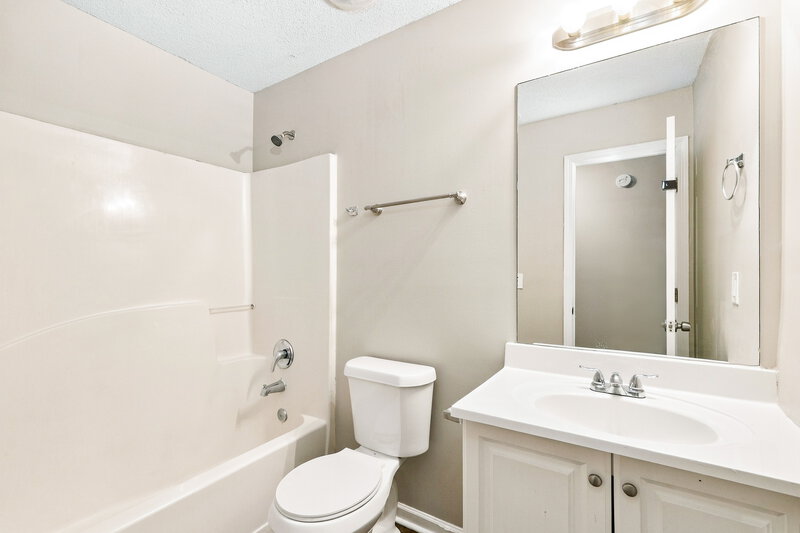 2,310/Mo, 255 Hillside Oak Ln Covington, GA 30016 Bathroom View