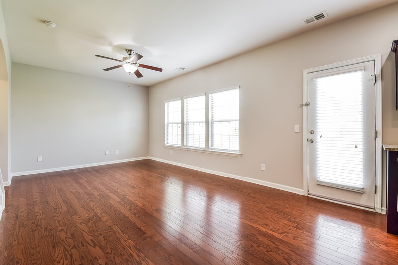 1,940/Mo, 111 Howard Ave NW Cartersville, GA 30121 Living Room View