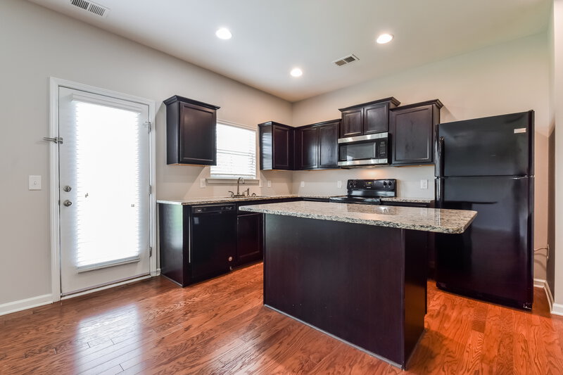 1,940/Mo, 111 Howard Ave NW Cartersville, GA 30121 Kitchen View 2