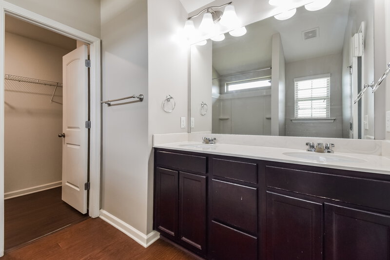 1,940/Mo, 111 Howard Ave NW Cartersville, GA 30121 Main Bathroom View
