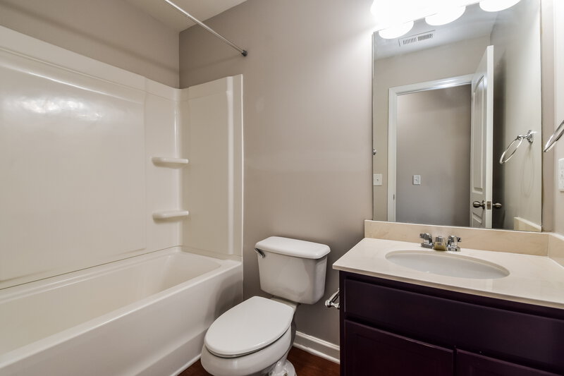 1,940/Mo, 111 Howard Ave NW Cartersville, GA 30121 Bathroom View