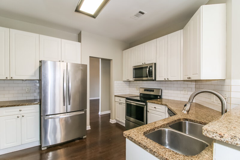 1,995/Mo, 803 Chelsea Wood Ct Stockbridge, GA 30281 Kitchen View 2