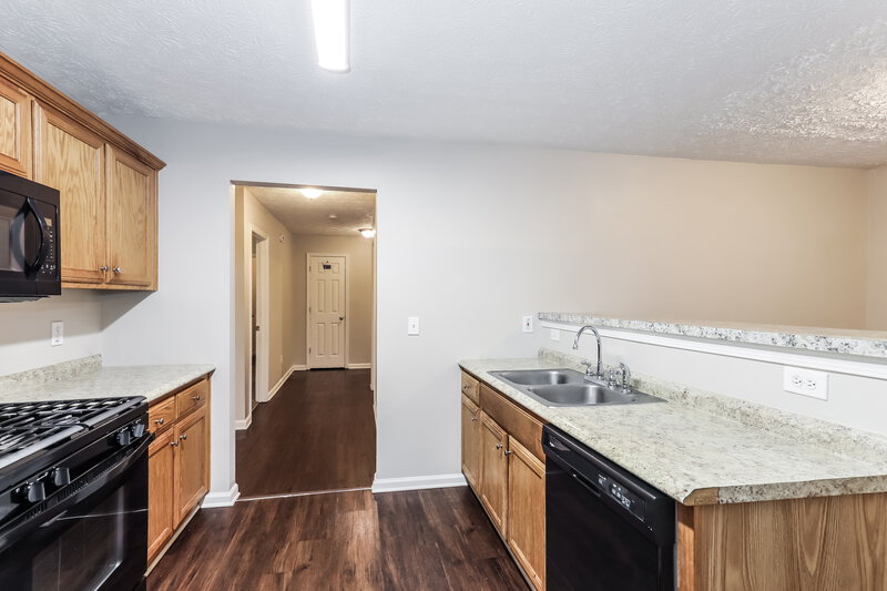 1,690/Mo, 1340 Lafayette Sq McDonough, GA 30252 Kitchen View