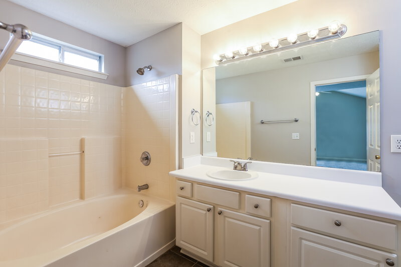 1,890/Mo, 4622 Noah Overlook W Acworth, GA 30101 Main Bathroom View