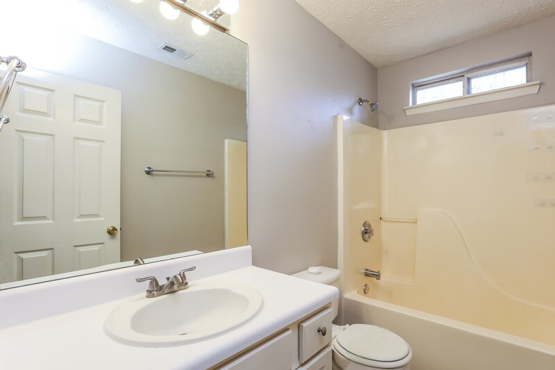 1,890/Mo, 4622 Noah Overlook W Acworth, GA 30101 Bathroom View 2