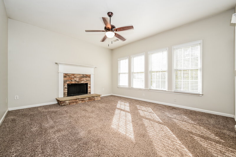2,025/Mo, 204 Monarch Village Way Stockbridge, GA 30281 Living Room View