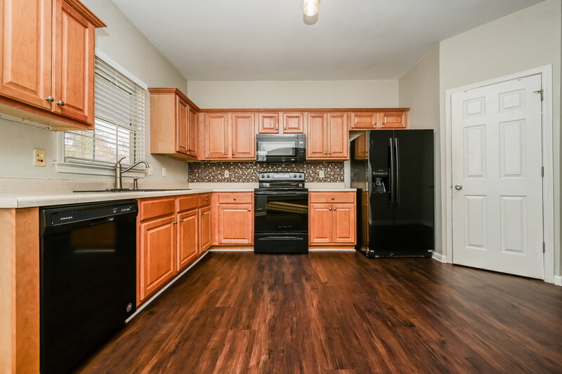 2,025/Mo, 204 Monarch Village Way Stockbridge, GA 30281 Kitchen View