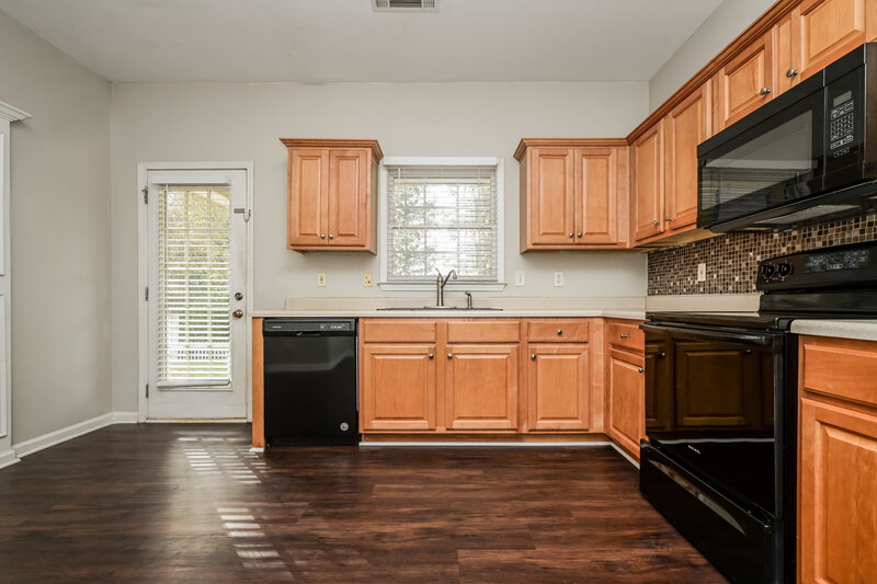 2,025/Mo, 204 Monarch Village Way Stockbridge, GA 30281 Kitchen View 2