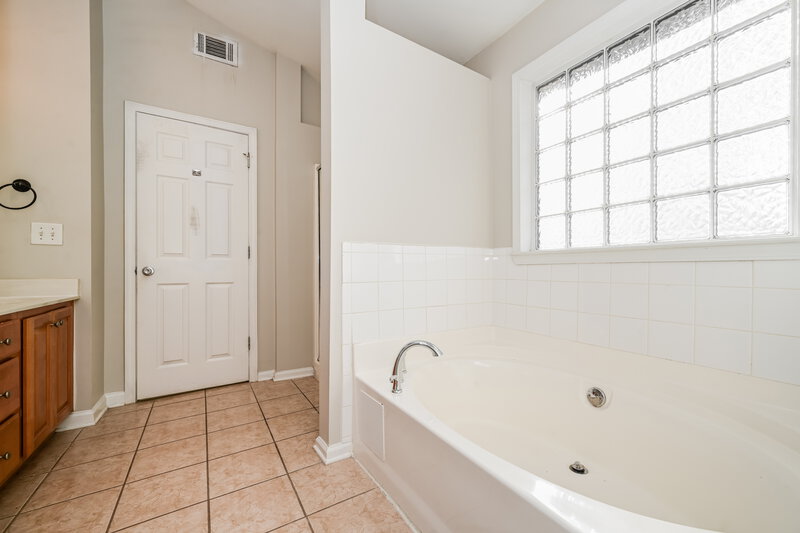 2,025/Mo, 204 Monarch Village Way Stockbridge, GA 30281 Main Bathroom View 2