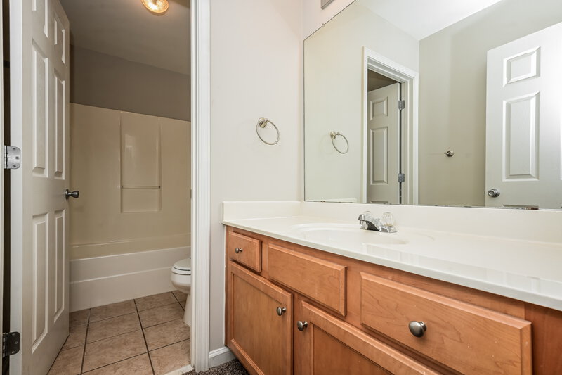 2,025/Mo, 204 Monarch Village Way Stockbridge, GA 30281 Bathroom View