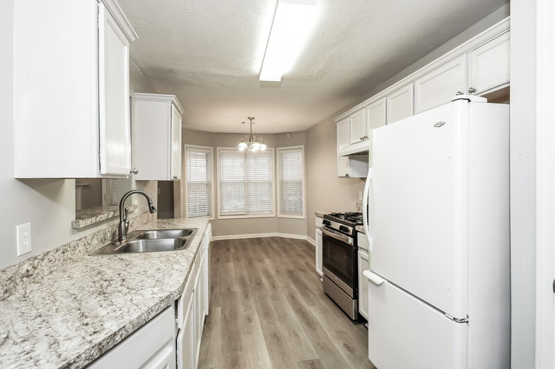 2,030/Mo, 865 Chatham Park Dr Lawrenceville, GA 30046 Kitchen View 2