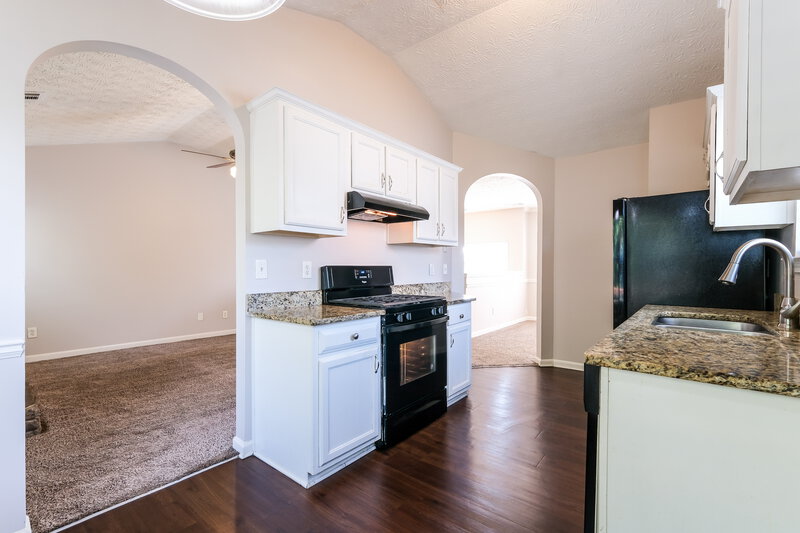 2,085/Mo, 430 Summer Hill Cir Stockbridge, GA 30281 Kitchen View 2