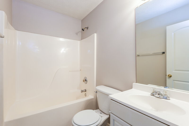 2,085/Mo, 430 Summer Hill Cir Stockbridge, GA 30281 Bathroom View