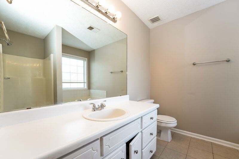 1,775/Mo, 224 Roberts Trl Locust Grove, GA 30248 Main Bathroom View