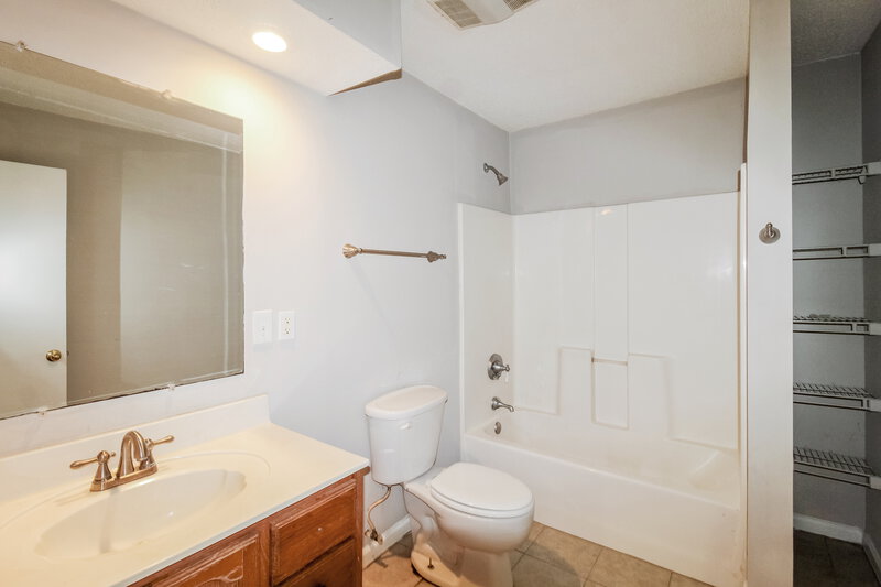 1,705/Mo, 226 Darbys Crossing Ct Hiram, GA 30141 Bathroom View 2