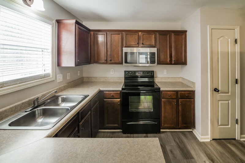 1,880/Mo, 233 Logan Creek Ln Dallas, GA 30132 Kitchen View 2