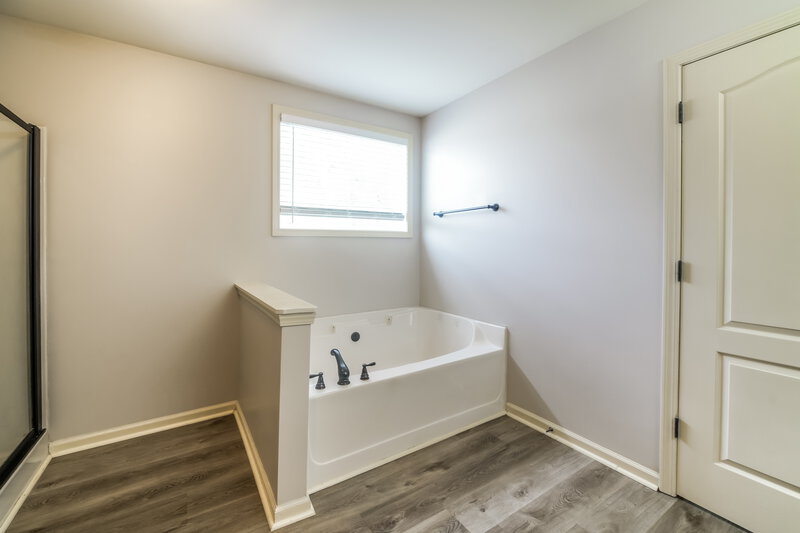 1,880/Mo, 233 Logan Creek Ln Dallas, GA 30132 Main Bathroom View 2