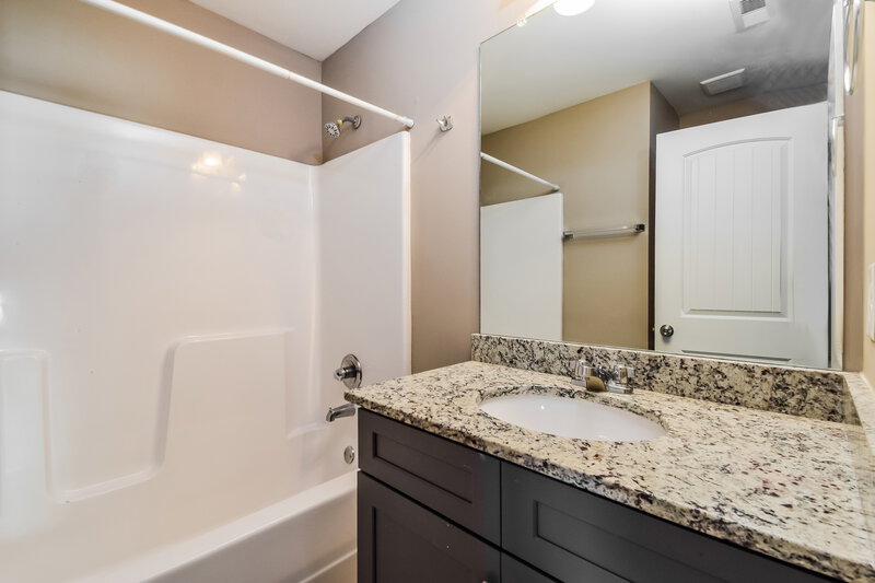 1,890/Mo, 592 Fieldcrest Drive Dallas, GA 30132 Bathroom View