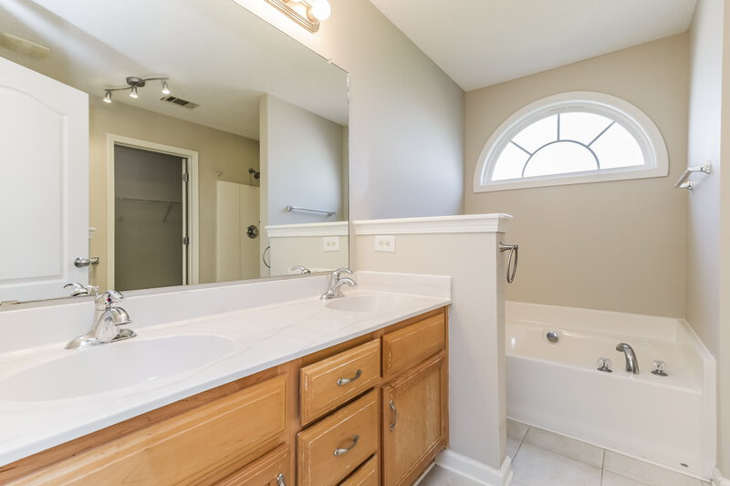 0/Mo, 3028 Lincoln Log Way McDonough, GA 30252 Main Bathroom View