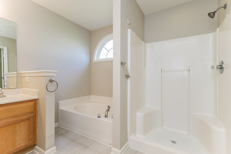 0/Mo, 3028 Lincoln Log Way McDonough, GA 30252 Main Bathroom View 2