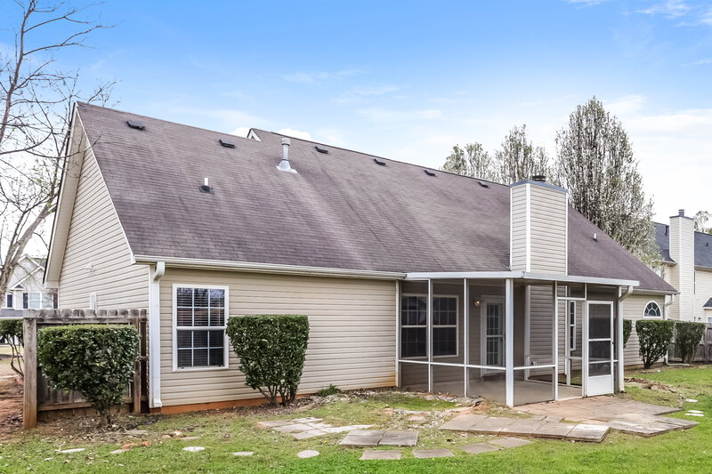 0/Mo, 3028 Lincoln Log Way McDonough, GA 30252 Rear View