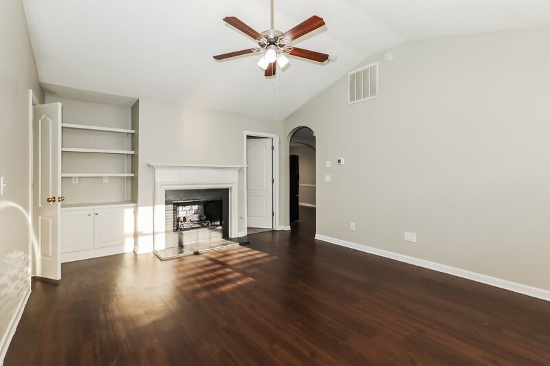 1,915/Mo, 507 Creekview Overlook Stockbridge, GA 30281 Living Room View 2