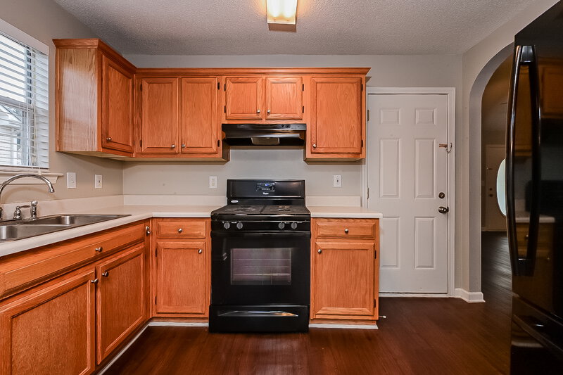 1,860/Mo, 507 Creekview Overlook Stockbridge, GA 30281 Kitchen View