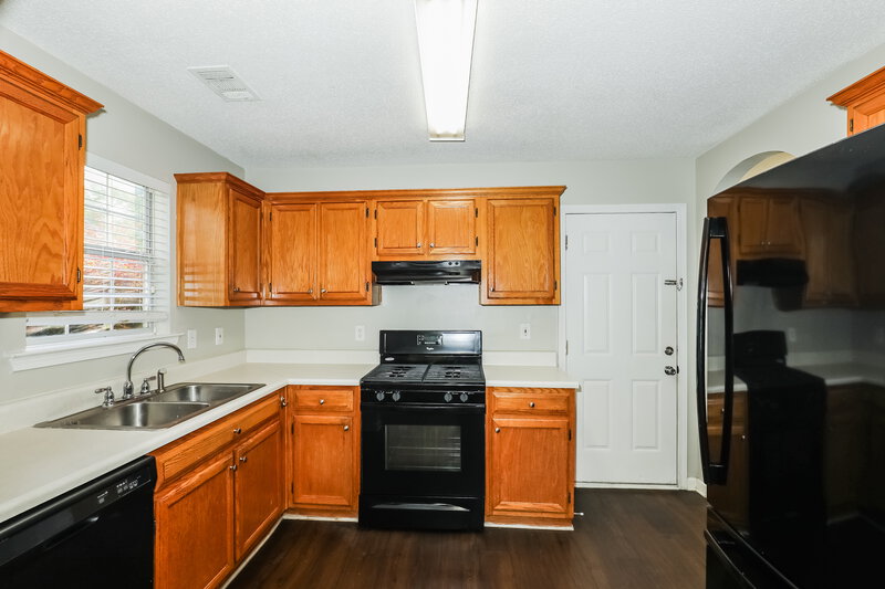1,915/Mo, 507 Creekview Overlook Stockbridge, GA 30281 Kitchen View