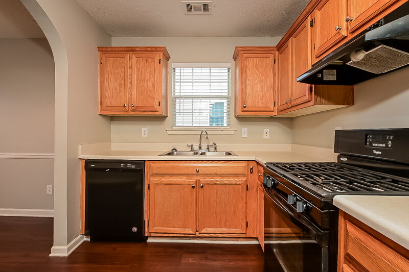 1,860/Mo, 507 Creekview Overlook Stockbridge, GA 30281 Kitchen View 2