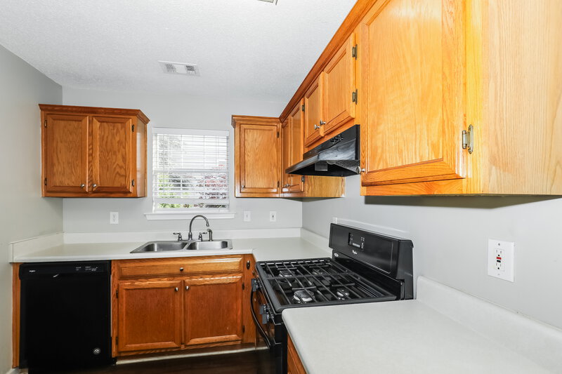 1,915/Mo, 507 Creekview Overlook Stockbridge, GA 30281 Kitchen View 2