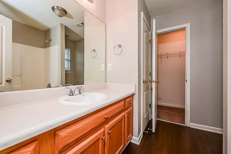 1,860/Mo, 507 Creekview Overlook Stockbridge, GA 30281 Main Bathroom View