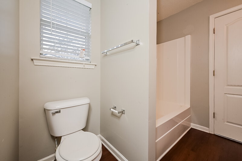 1,860/Mo, 507 Creekview Overlook Stockbridge, GA 30281 Main Bathroom View 2