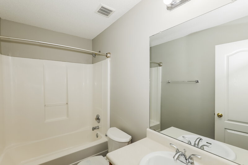 1,915/Mo, 507 Creekview Overlook Stockbridge, GA 30281 Bathroom View