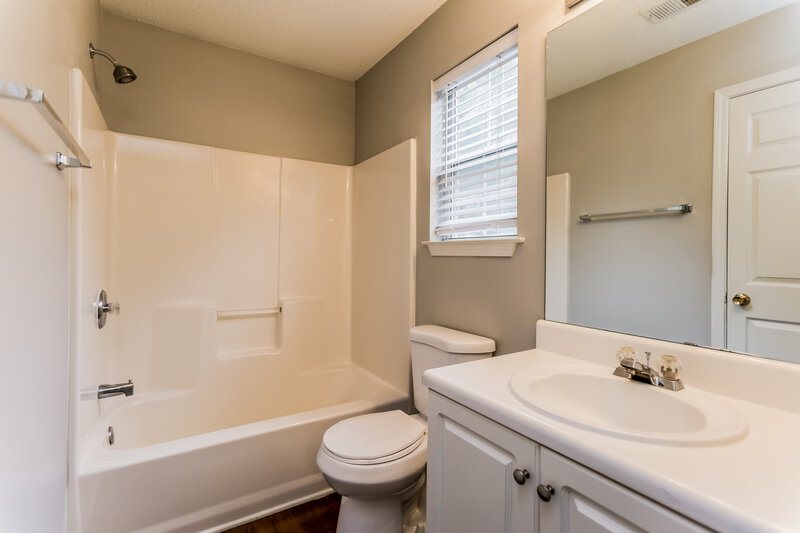 2,170/Mo, 2222 Serenity Dr NW Acworth, GA 30101 Main Bathroom View