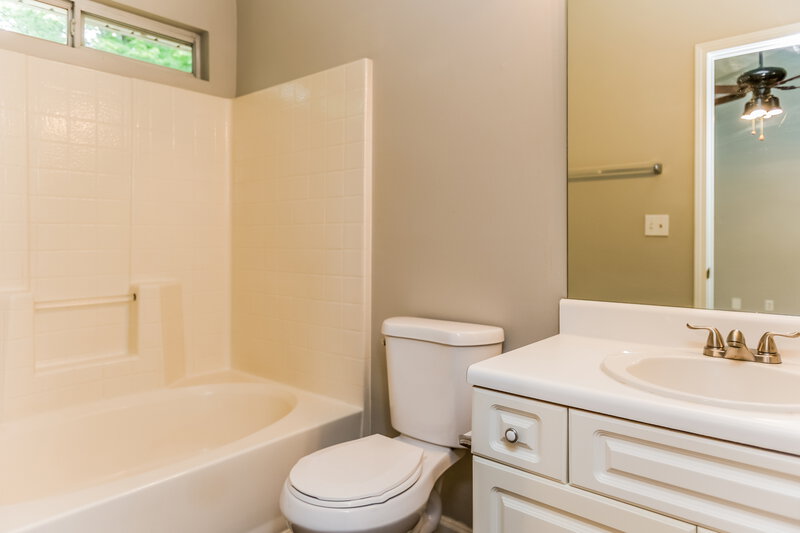 2,170/Mo, 2222 Serenity Dr NW Acworth, GA 30101 Bathroom View 3