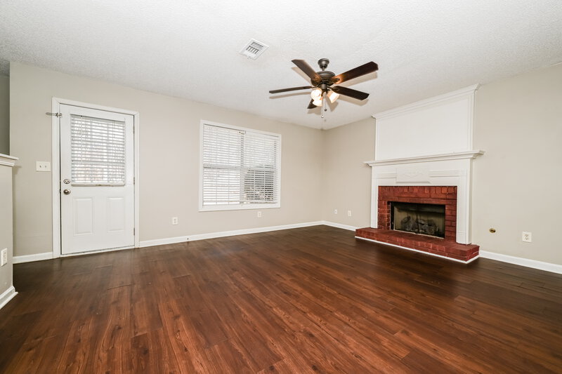 2,340/Mo, 178 Hunters Chase McDonough, GA 30253 Living Room View