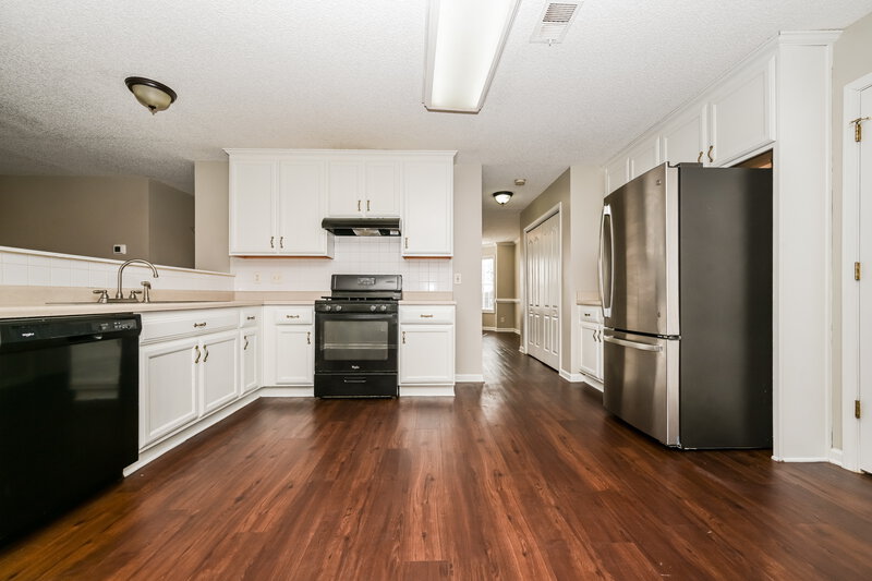 2,340/Mo, 178 Hunters Chase McDonough, GA 30253 Kitchen View