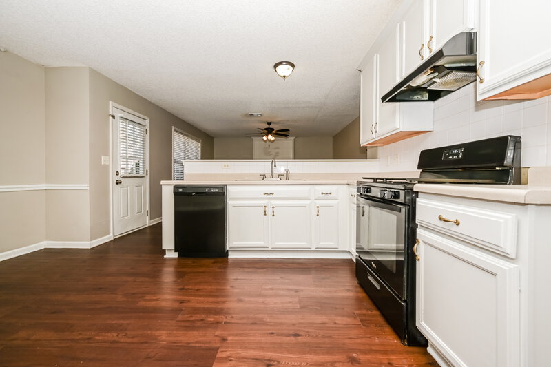 2,340/Mo, 178 Hunters Chase McDonough, GA 30253 Kitchen View 2