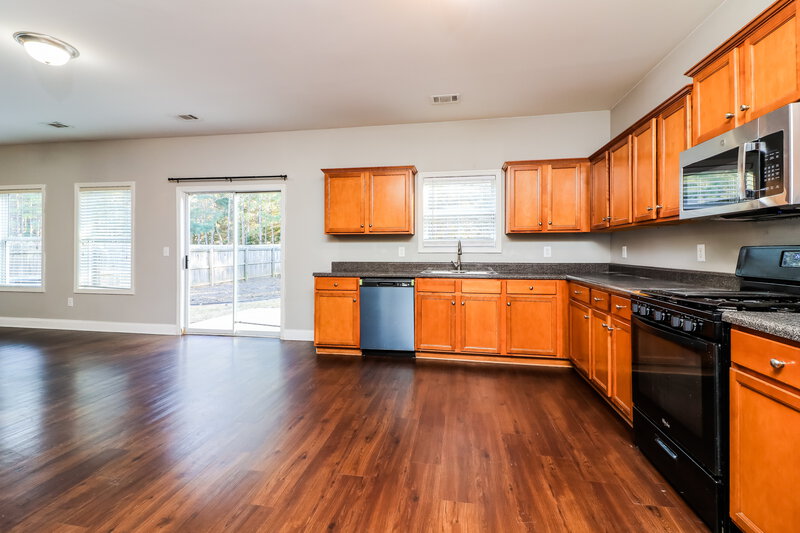 2,075/Mo, 314 Parkmont Way Dallas, GA 30132 Kitchen View